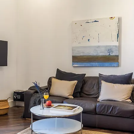 Canela Homes Family